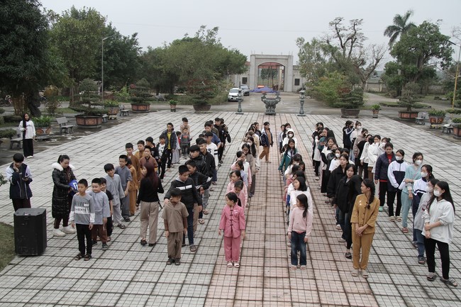 Youth towards Buddhism Retreat and Tea Meditation at Giai Lam pagoda, Ha Tinh