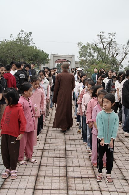 Youth towards Buddhism Retreat and Tea Meditation at Giai Lam pagoda, Ha Tinh