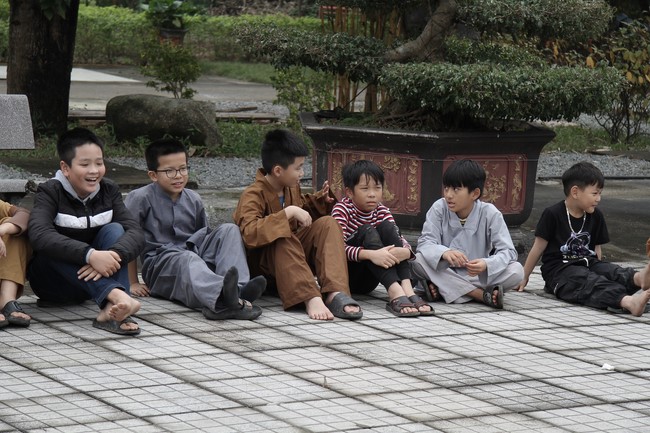 Youth towards Buddhism Retreat and Tea Meditation at Giai Lam pagoda, Ha Tinh