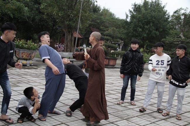 Youth towards Buddhism Retreat and Tea Meditation at Giai Lam pagoda, Ha Tinh