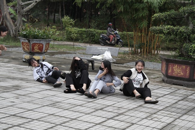 Youth towards Buddhism Retreat and Tea Meditation at Giai Lam pagoda, Ha Tinh