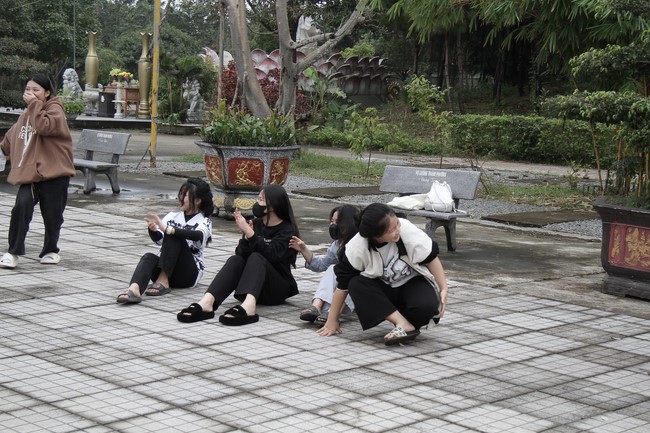 Youth towards Buddhism Retreat and Tea Meditation at Giai Lam pagoda, Ha Tinh