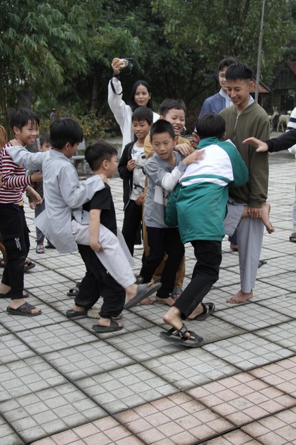 Youth towards Buddhism Retreat and Tea Meditation at Giai Lam pagoda, Ha Tinh