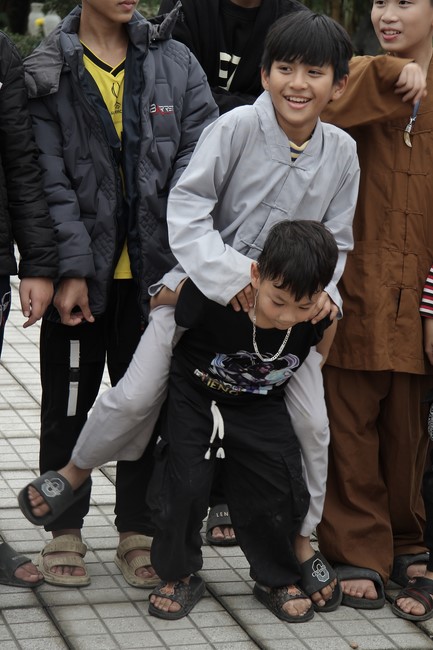 Youth towards Buddhism Retreat and Tea Meditation at Giai Lam pagoda, Ha Tinh