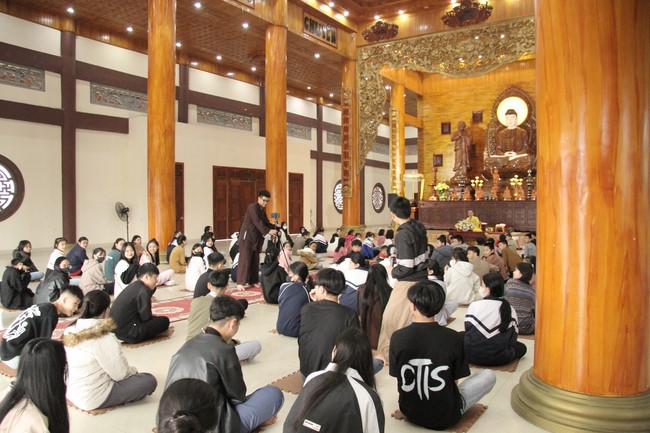 Youth towards Buddhism Retreat and Tea Meditation at Giai Lam pagoda, Ha Tinh