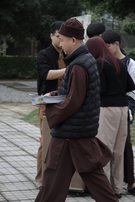 Youth towards Buddhism Retreat and Tea Meditation at Giai Lam pagoda, Ha Tinh