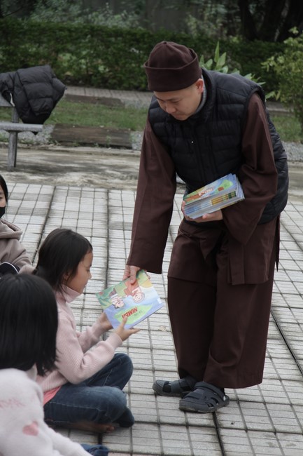 Youth towards Buddhism Retreat and Tea Meditation at Giai Lam pagoda, Ha Tinh
