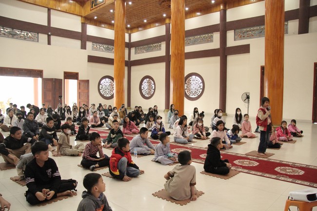 Youth towards Buddhism Retreat and Tea Meditation at Giai Lam pagoda, Ha Tinh