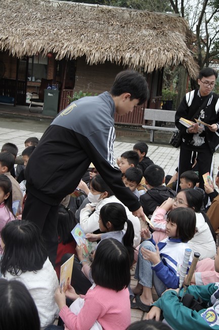 Youth towards Buddhism Retreat and Tea Meditation at Giai Lam pagoda, Ha Tinh