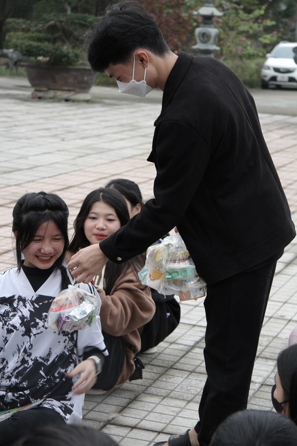 Youth towards Buddhism Retreat and Tea Meditation at Giai Lam pagoda, Ha Tinh