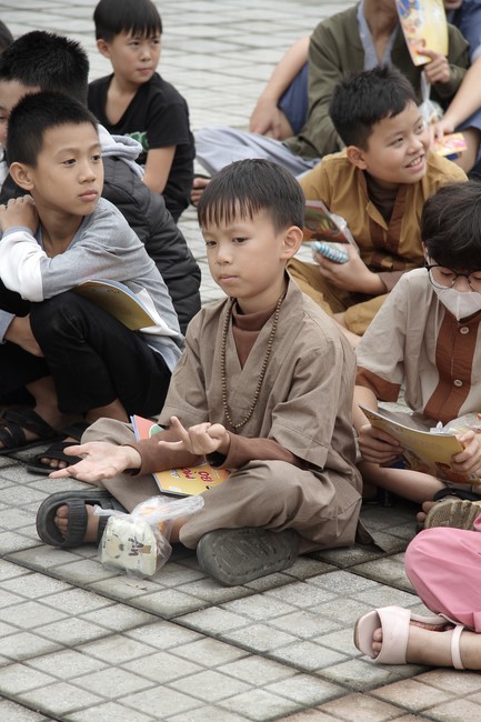 Youth towards Buddhism Retreat and Tea Meditation at Giai Lam pagoda, Ha Tinh