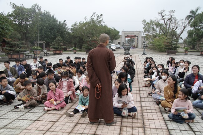Youth towards Buddhism Retreat and Tea Meditation at Giai Lam pagoda, Ha Tinh