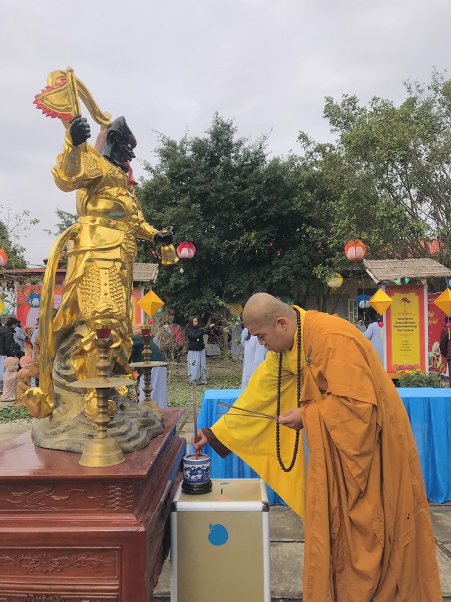 Year End Practice, a past year closing program, giving Tet gifts at Dong Cao pagoda