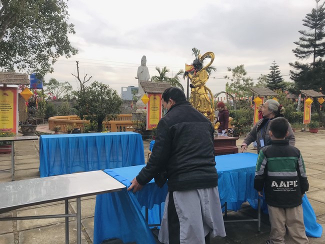 Year End Practice, a past year closing program, giving Tet gifts at Dong Cao pagoda