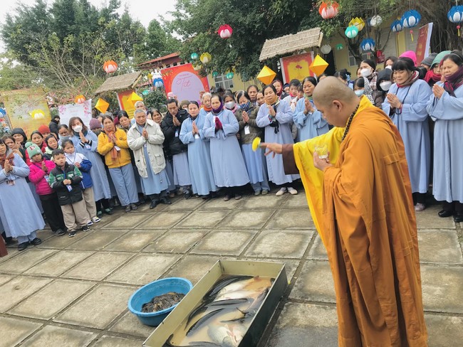 Year End Practice, a past year closing program, giving Tet gifts at Dong Cao pagoda