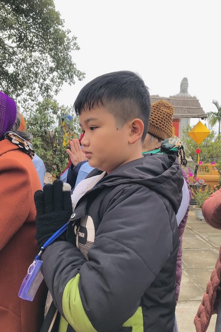 Year End Practice, a past year closing program, giving Tet gifts at Dong Cao pagoda