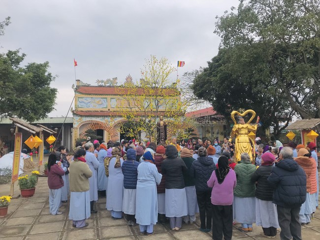 Year End Practice, a past year closing program, giving Tet gifts at Dong Cao pagoda
