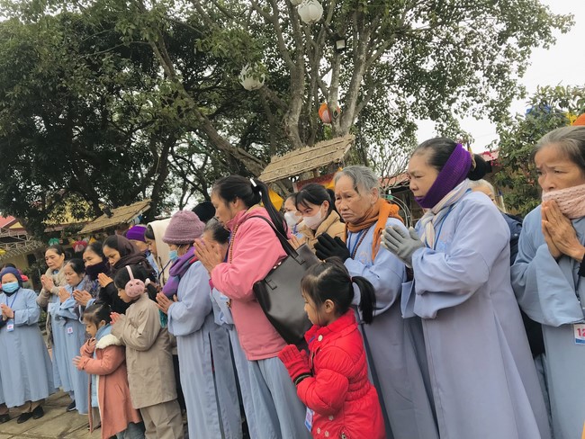 Year End Practice, a past year closing program, giving Tet gifts at Dong Cao pagoda