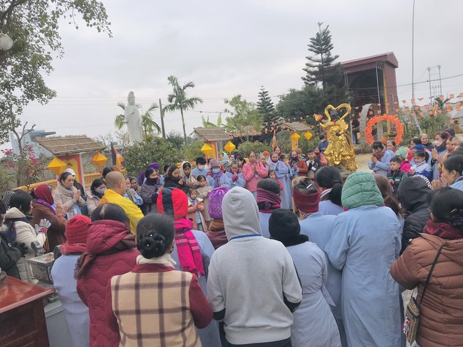 Year End Practice, a past year closing program, giving Tet gifts at Dong Cao pagoda