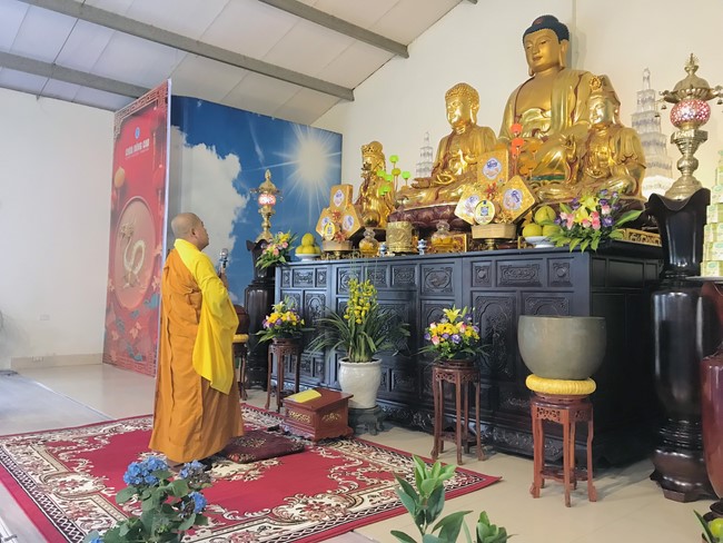 Year End Practice, a past year closing program, giving Tet gifts at Dong Cao pagoda