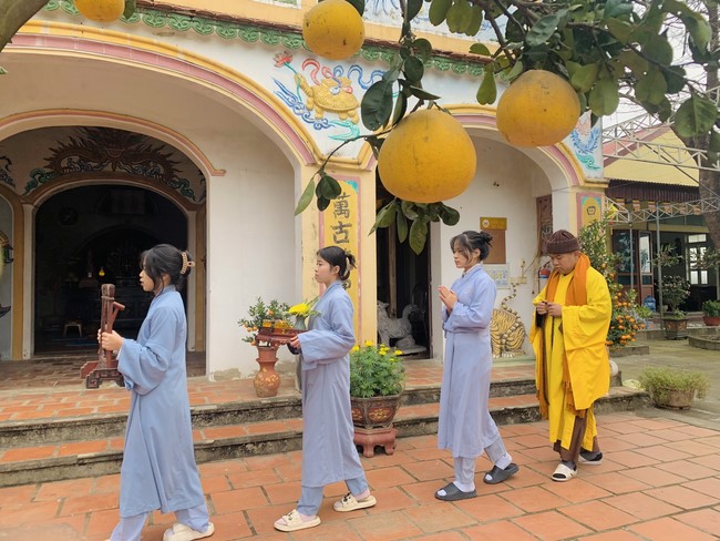 Year End Practice, a past year closing program, giving Tet gifts at Dong Cao pagoda