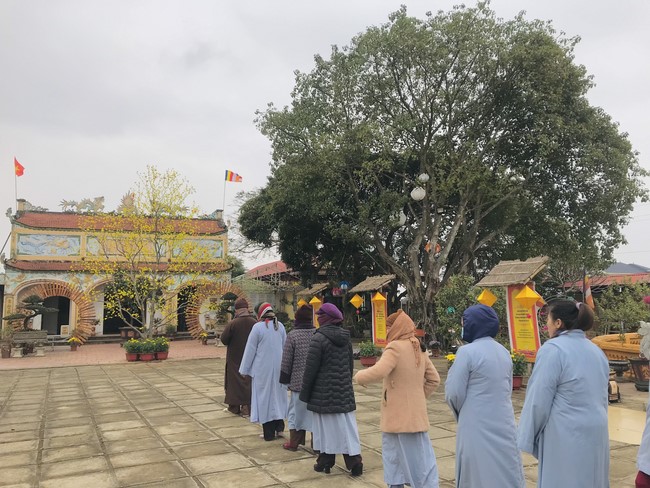 Year End Practice, a past year closing program, giving Tet gifts at Dong Cao pagoda