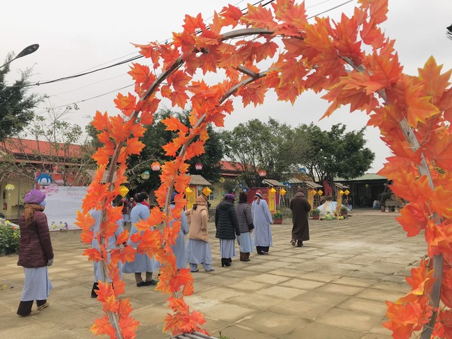 Year End Practice, a past year closing program, giving Tet gifts at Dong Cao pagoda