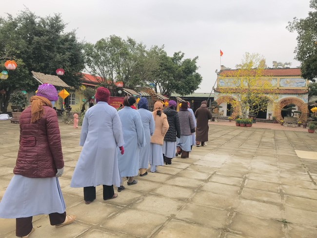 Year End Practice, a past year closing program, giving Tet gifts at Dong Cao pagoda