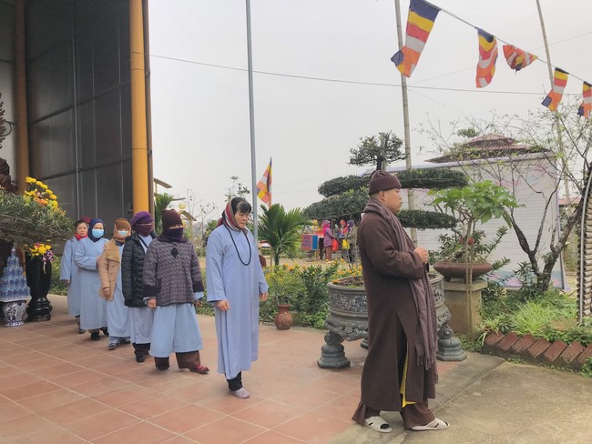 Year End Practice, a past year closing program, giving Tet gifts at Dong Cao pagoda