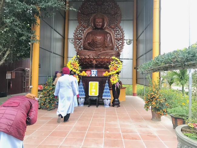 Year End Practice, a past year closing program, giving Tet gifts at Dong Cao pagoda