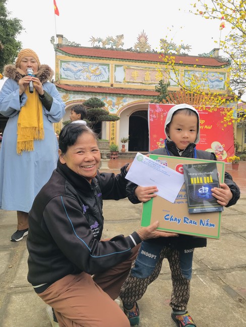 Year End Practice, a past year closing program, giving Tet gifts at Dong Cao pagoda