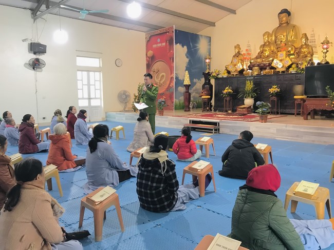 Year End Practice, a past year closing program, giving Tet gifts at Dong Cao pagoda