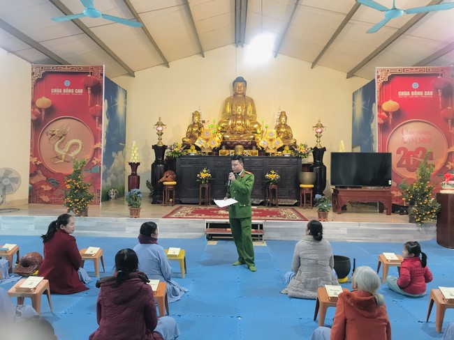 Year End Practice, a past year closing program, giving Tet gifts at Dong Cao pagoda