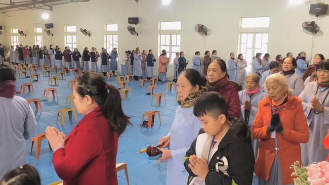Year End Practice, a past year closing program, giving Tet gifts at Dong Cao pagoda