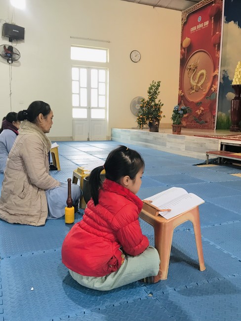 Year End Practice, a past year closing program, giving Tet gifts at Dong Cao pagoda