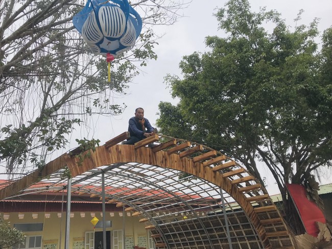 Year End Practice, a past year closing program, giving Tet gifts at Dong Cao pagoda