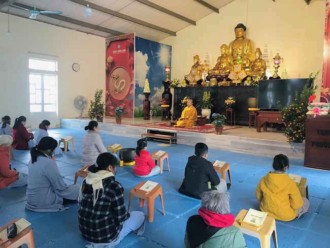 Year End Practice, a past year closing program, giving Tet gifts at Dong Cao pagoda