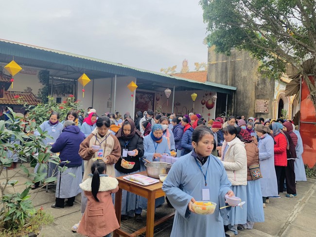 Year End Practice, a past year closing program, giving Tet gifts at Dong Cao pagoda