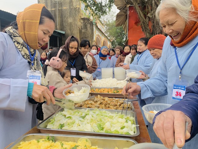 Year End Practice, a past year closing program, giving Tet gifts at Dong Cao pagoda
