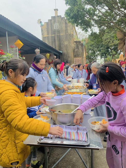 Year End Practice, a past year closing program, giving Tet gifts at Dong Cao pagoda