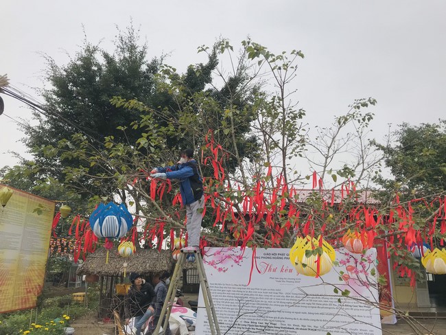 Year End Practice, a past year closing program, giving Tet gifts at Dong Cao pagoda