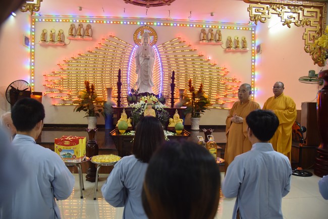 Offering on the Founder's death anniversary of Buu Lien pagoda in Can Tho of the Charity Board