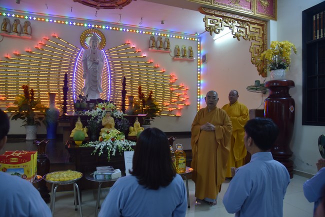 Offering on the Founder's death anniversary of Buu Lien pagoda in Can Tho of the Charity Board