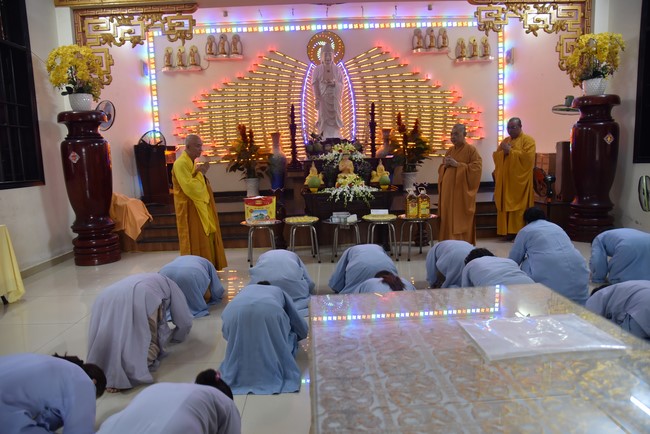 Offering on the Founder's death anniversary of Buu Lien pagoda in Can Tho of the Charity Board