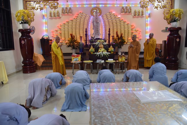 Offering on the Founder's death anniversary of Buu Lien pagoda in Can Tho of the Charity Board