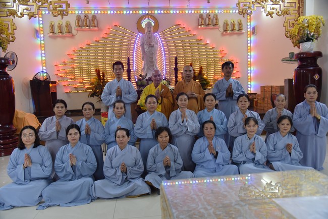 Offering on the Founder's death anniversary of Buu Lien pagoda in Can Tho of the Charity Board