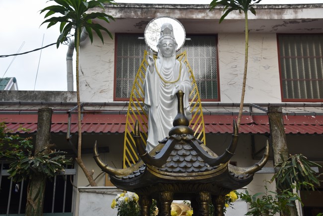Offering on the Founder's death anniversary of Buu Lien pagoda in Can Tho of the Charity Board