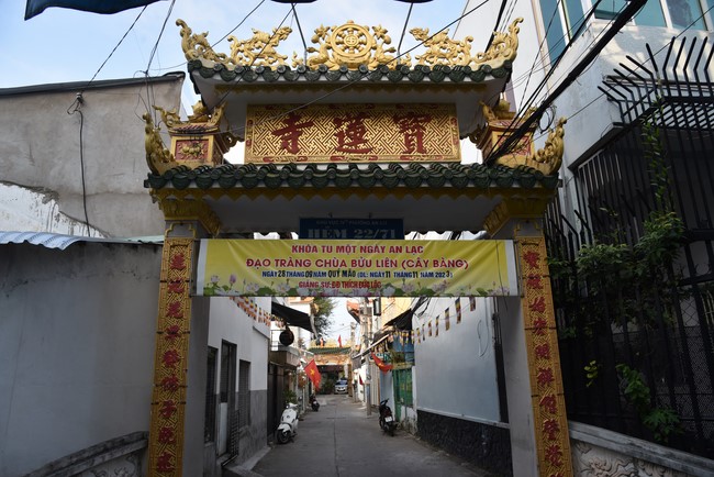 Offering on the Founder's death anniversary of Buu Lien pagoda in Can Tho of the Charity Board