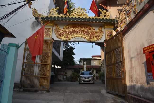 Offering on the Founder's death anniversary of Buu Lien pagoda in Can Tho of the Charity Board