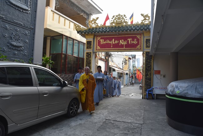 Offering on the Founder's death anniversary of Buu Lien pagoda in Can Tho of the Charity Board